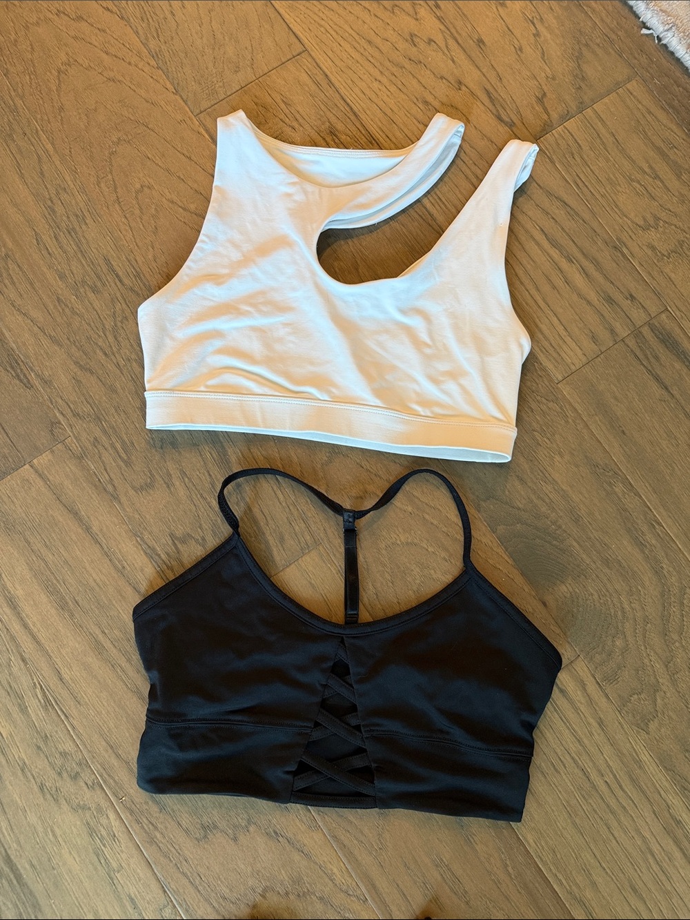 2 tops Forever 21 White One-Shoulder Cutout & Black Strappy t back sports bra M